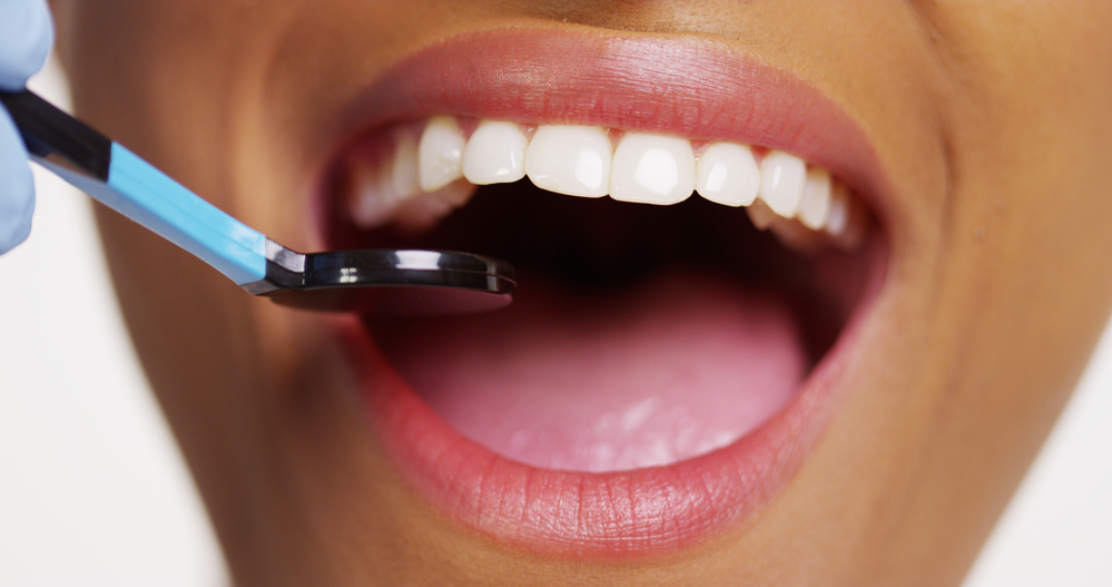 Kompleksowe leczenie dentystyczne – znajdź drogę do zdrowego i pięknego uśmiechu.